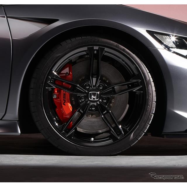 ピレリは、2代目ホンダ『NSX』の最終モデルとなる限定車「NSXタイプS」の純正装着タイヤとして、専用設計の...