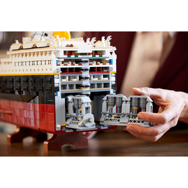 価格.com - 豪華客船「タイタニック号」を1/200で再現したレゴブロック、本日11/8発売
