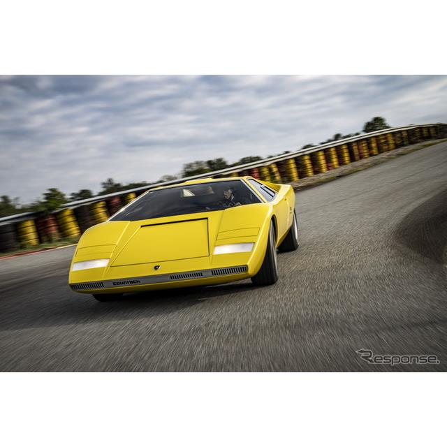 ランボルギーニは10月20日、1台だけ復刻生産した『カウンタックLP500』（Lamborghini Countach LP500）が初...