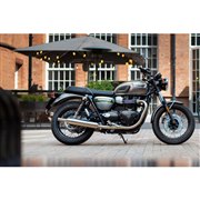 QQ 美品 トライアンフ　ボンネビル スピードマスター 純正 サイレンサー マフラー　片側 「2202298」 A353J0246 トライアンフ「ボンネビル・スピードマスター」の2021年モデルが登場