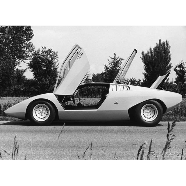 ランボルギーニ『カウンタック』。1971年に登場したプロトタイプのレプリカが制作されたり、50年ぶりに新型...