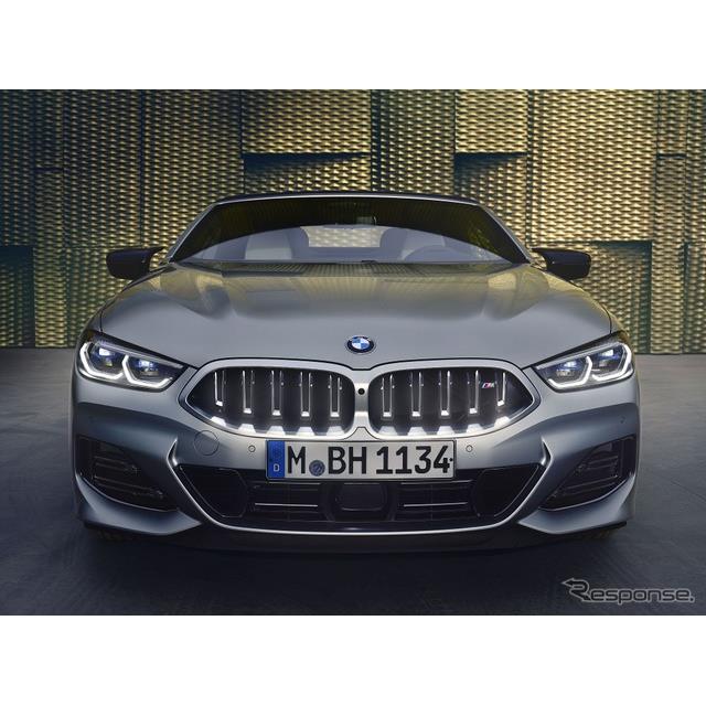 BMWは1月26日、改良新型『8シリーズ』（BMW 8 Series）を欧州で発表した。2ドアクーペ、オープンの「カブリ...