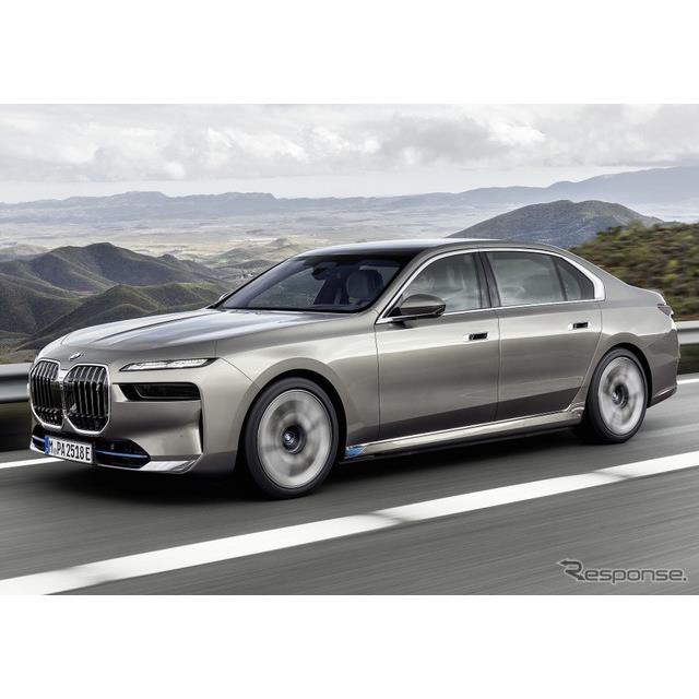 BMWは4月20日、新型EVの『i7』（BMW i7）に2023年後半、高性能な「Mモデル」として、「M70 xDrive」グレー...