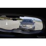 リアカメラで煽り運転を判断してフロントカメラに注意喚起を表示してくれる