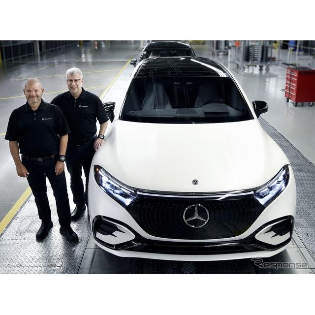 メルセデスベンツは8月25日、新型EV『EQS SUV』（Mercedes-Benz EQS SUV）の生産を、米国アラバマ州タスカ...