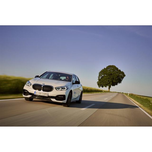 BMWWp2022N914ARpNgnb`obNuBMW 1V[YṽCibvɃGg[f...