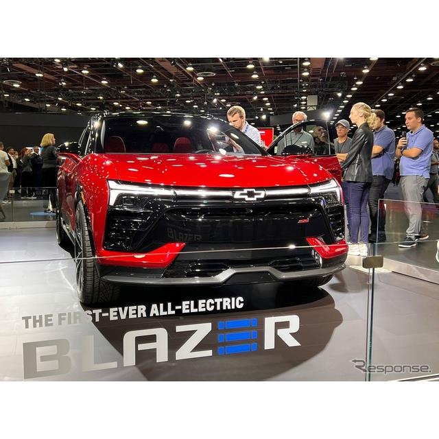 シボレーは9月14日、米国で開幕したデトロイトモーターショー2022に、新型電動SUV『ブレイザーEV』（Chevro...