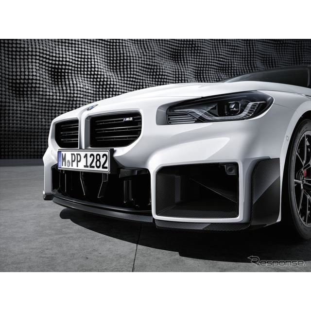BMWは10月26日、高性能2ドアクーペ『M2』（BMW M2）の新型に、欧州で「Mパフォーマンスパーツ」を設定する...