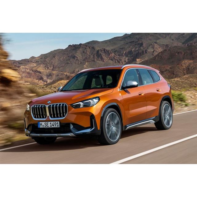 BMW 新型X1 U11 キドニーグリルカラーシルバー