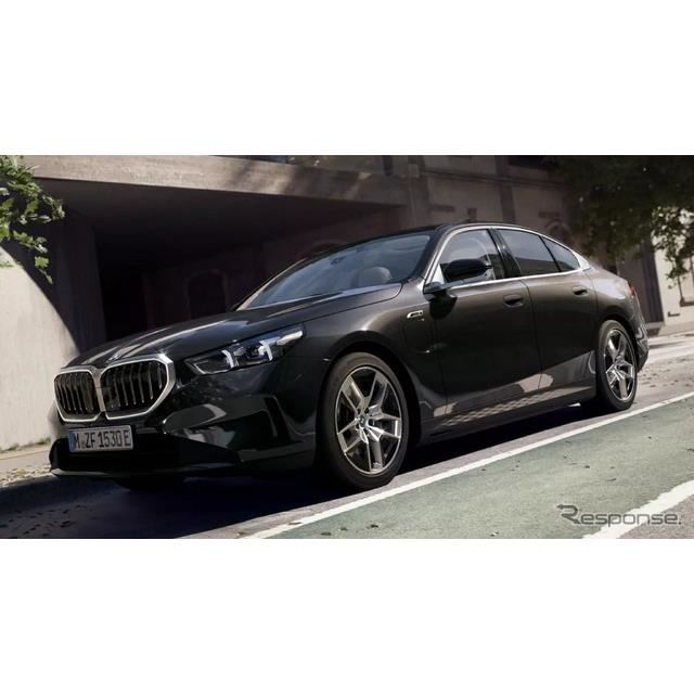 BMW823A~hNXZ_w5V[YZ_xiBMW 5 Series Sedanj̐V^̃vOCnCu...