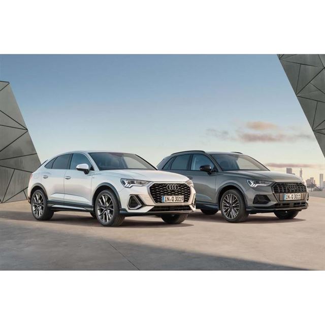 アウディ Q2 カタログ2種と Q3カタログ セット （限定モデルAudi Q2 