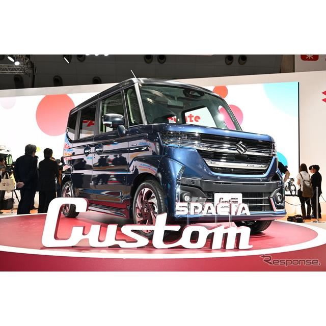スズキは「ジャパンモビリティショー2023」（一般公開は10月28日）で、軽ハイトワゴンの新型『スペーシア』...