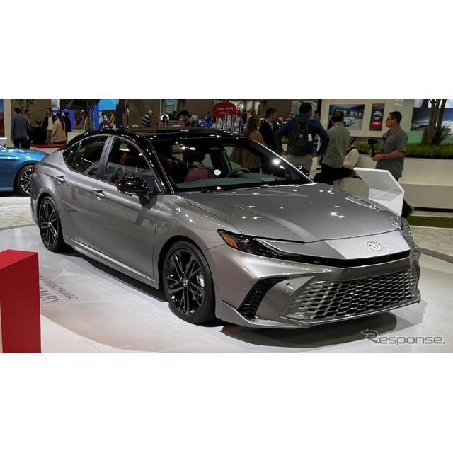 トヨタ自動車の米国部門は11月16日、ミドルセダンの『カムリ』（Toyota Camry）新型のスポーティグレード「...