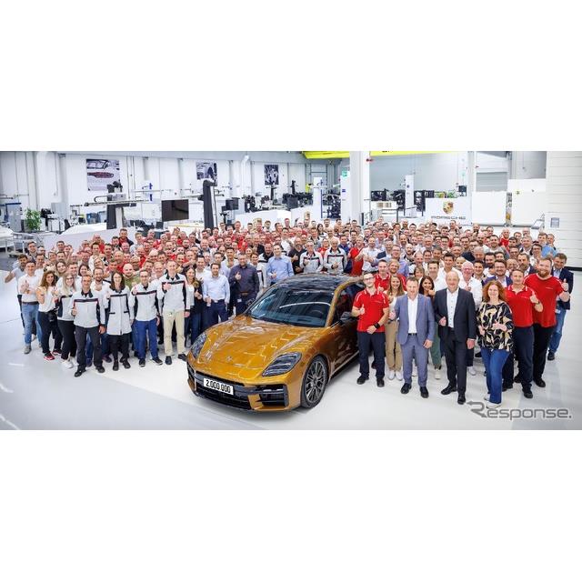 ポルシェは12月4日、4ドアスポーツ『パナメーラ』新型の生産をドイツ・ライプツィヒ工場で開始した。同工場...