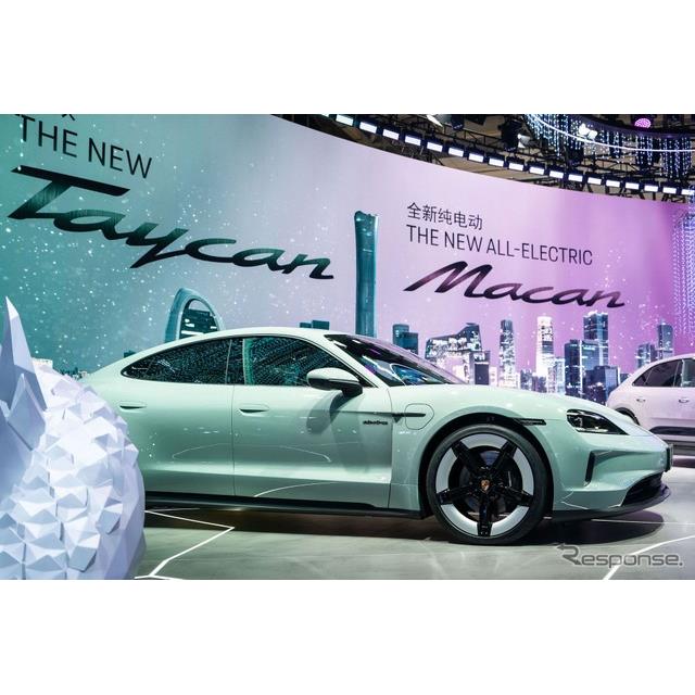ポルシェは北京モーターショー2024において、中国市場向けの『タイカン』（Porsche Taycan）の特別モデルを...