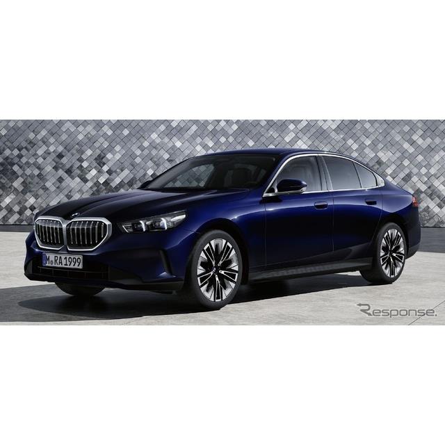 BMWは今夏、新型『5シリーズ・セダン』と『5シリーズ・ツーリング』に、欧州で直列6気筒ディーゼルエンジン...