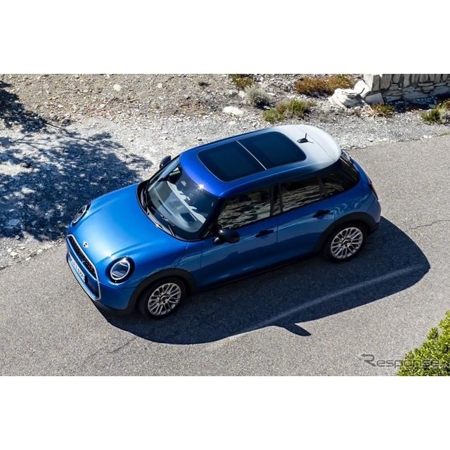 MINIは7月18日、5ドアハッチバックの新型『クーパーS 5ドア』に、欧州で「Favoured Trim」仕様を設定すると...
