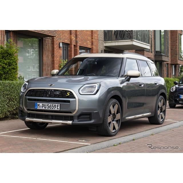 MINIは8月26日、ブランド創立65周年に合わせて、新型電動SUV『カントリーマン SE ALL4』を9月に米国市場で...