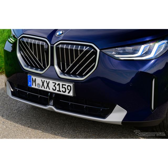 BMWは、SUV『X3』新型の新写真を公開した。第4世代となる新型X3は、BMWの最新デザイン言語を採用し、スポー...