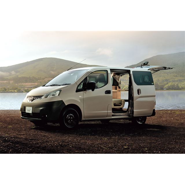 日産自動車は2024年10月1日、「NV200バネット」をベースに、キャビンに特別な架装を施したワンボックス車「...