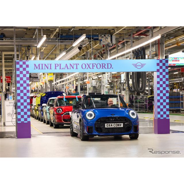 MINIは11月18日、新型『クーパー・コンバーチブル』の生産を英国オックスフォード工場で開始したと発表した...