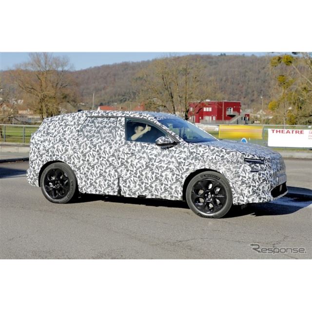 シトロエンのフラッグシップ・クロスオーバーSUV、『C5エアクロス』の次期型プロトタイプをスクープ班のカ...