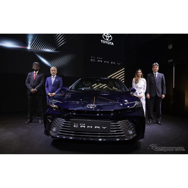 トヨタ自動車のインド子会社のトヨタ・キルロスカ・モーターは、新型『カムリハイブリッド』をインドで発表...