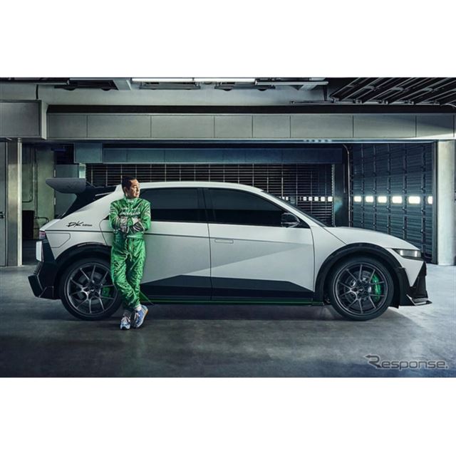 �q�����f�́A�����I�[�g�T����2025�ɂ����āAEV�w�A�C�I�j�b�N5 N�x�̐�p�n�C�p�t�H�[�}���X�p�[�c�p�b�P...