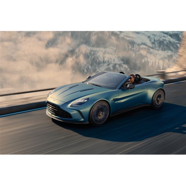 英アストンマーティンは2025年1月15日、2シーターオープンカー「ヴァンテージ ロードスター」のマイナーチ...