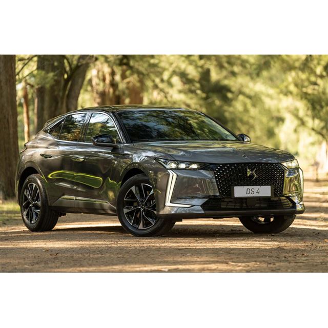 ステランティス ジャパンは2025年2月25日、DSオートモビルズのハッチバック車「DS 4」に新グレード「エトワ...