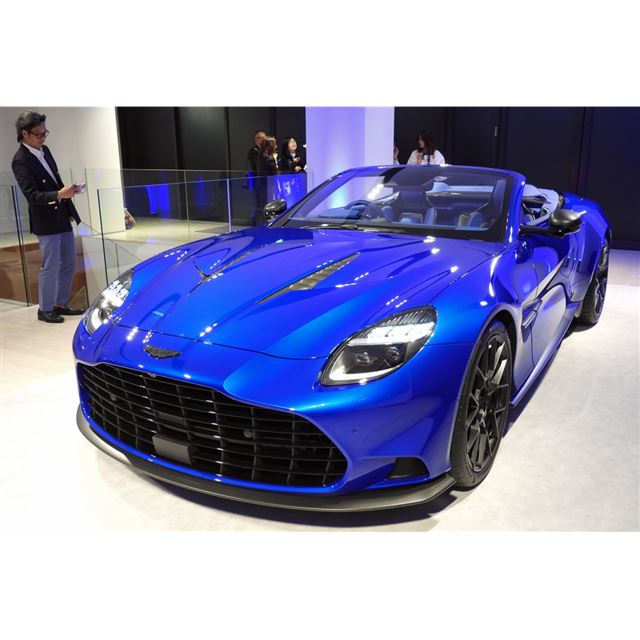 英アストンマーティンは2025年3月25日（現地時間）、オープントップモデルの新型「ヴァンキッシュ ヴォラン...