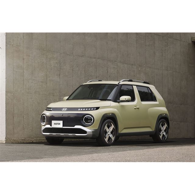 ヒョンデ モビリティー ジャパンは2025年3月28日、新型の小型電気自動車（BEV）「INSTER（インスター）」を...
