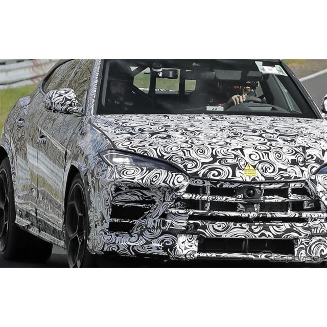 ランボルギーニのクロスオーバーSUV、『ウルス』と思われる謎のプロトタイプが、ニュルブルクリンクに姿を...