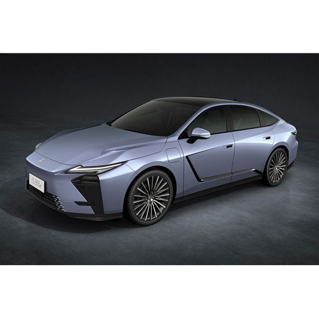 �g���^�����Ԃ�2025�N4��23���A���N�T�X�u�����h�̃~�b�h�T�C�Y�Z�_���uES�v�̐V�^�𐢊E�����J�����B
�@...