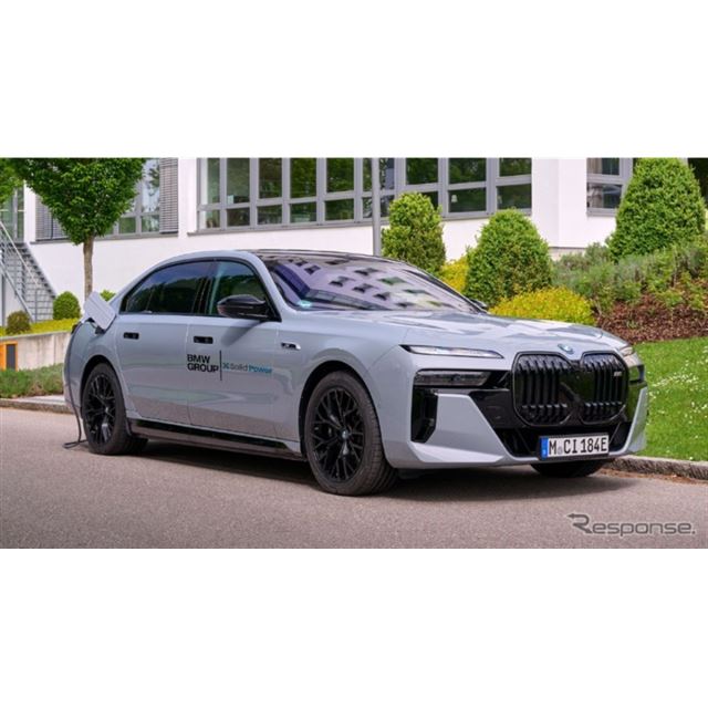 BMWグループは、ソリッドパワー社の大型純全固体電池（ASSB）セルを搭載したBMW『i7』のプロトタイプを公開...