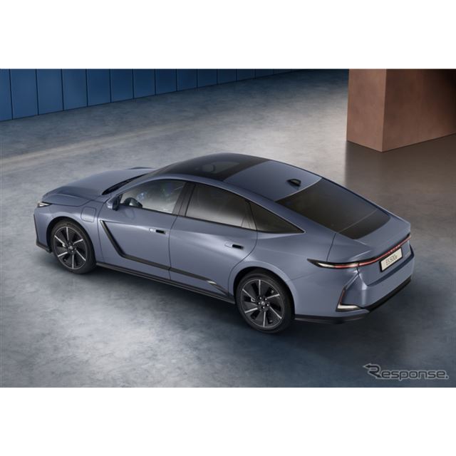 レクサスは第8世代となる新型『ES』の欧州仕様車を発表した。2026年春からの販売を予定している。新型ESは...