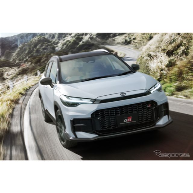 トヨタのコンパクトSUV『カローラクロス』の一部改良に合わせてスポーツモデル「GRスポーツ」が登場する。...