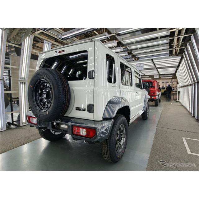 スズキは人気車種『ジムニー』の5ドアモデル『ジムニーノマド』の増産を5月30日に発表した。1月30日に国内...