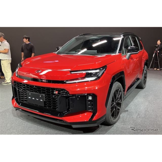 トヨタ自動車は5月21日、6代目となる新型『RAV4』を世界初公開した。日本への導入は2025年度内が予定されて...