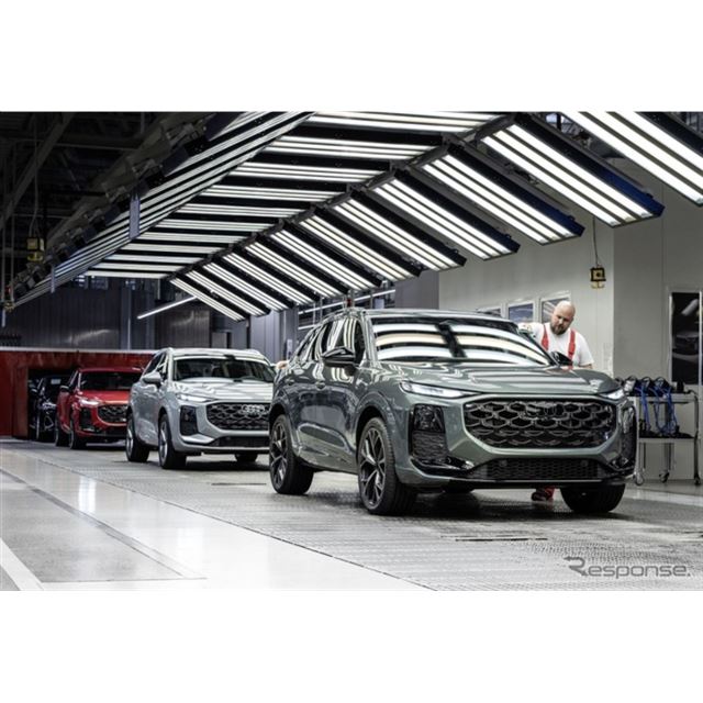 アウディは10日、第3世代となる『Q3』の新型の量産をハンガリー・ジェール工場で開始したと発表した。この...