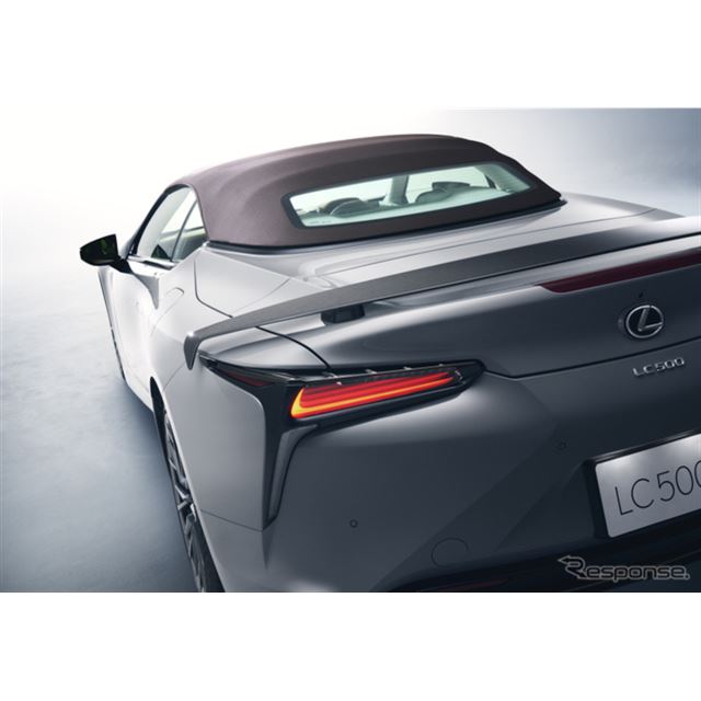 レクサスは24日、ラグジュアリークーペの『LC500h』『LC500』と、オープンカー『LC500コンバーチブル』の一...