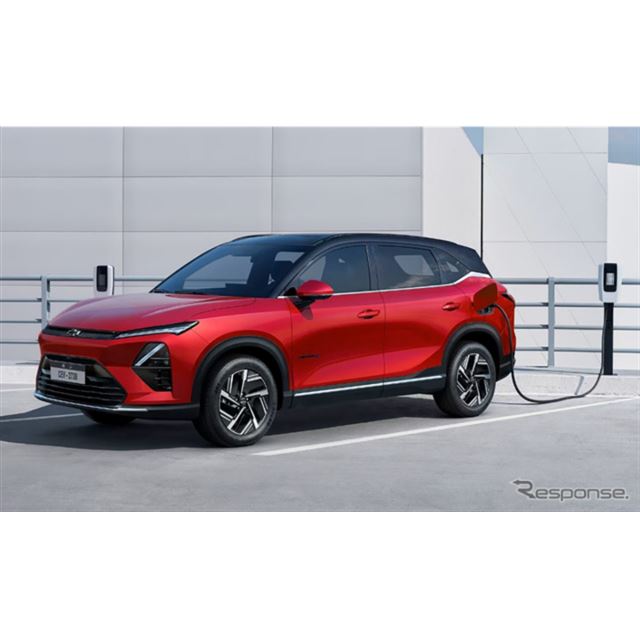 GMは、シボレーのSUV『キャプティバ』に、中東でEVとプラグインハイブリッド（PHEV）を追加すると発表した...