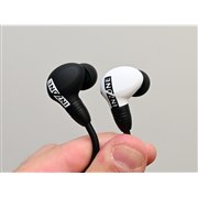 音茶楽　Flat4 粋 Plus 音茶楽、ハイレゾイヤフォン「Flat4-玄/緋」のチタン削り出し