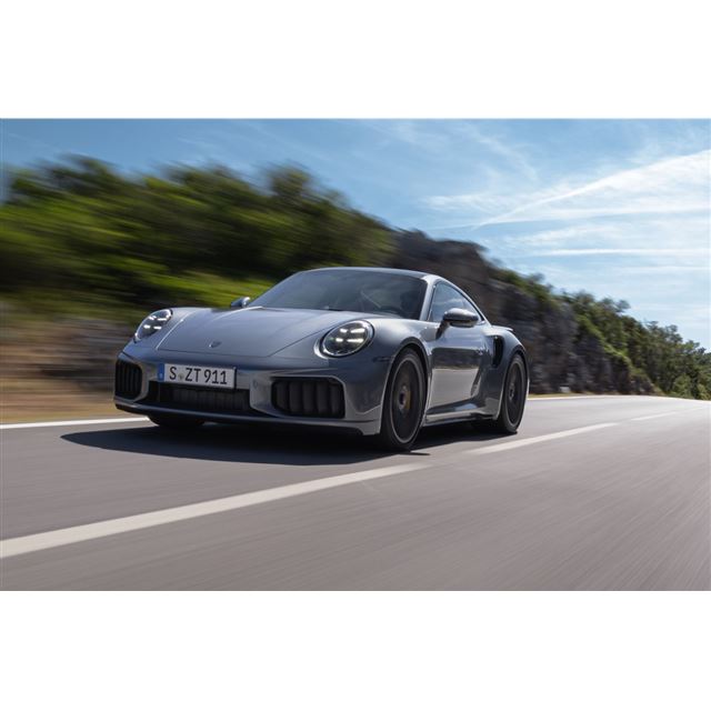 ポルシェジャパンは2025年9月8日、ハイブリッド技術を採用した最新型「911ターボS」「911ターボSカブリオレ...