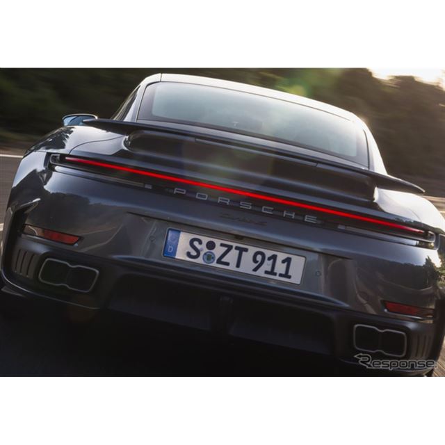 ポルシェは9月7日、新型『911ターボS』を発表した。革新的なツインターボパワートレイン「T-ハイブリッド」...