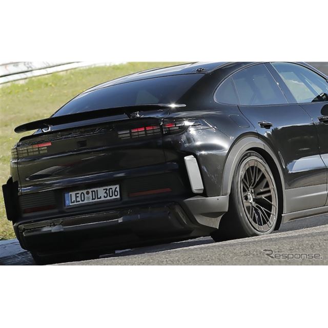 �|���V�F�͌��݁A�d���w�J�C�G���x�̐V�^�t�@�~���[���J�������B���͂�����V���́A�j�����u���N�����N��...