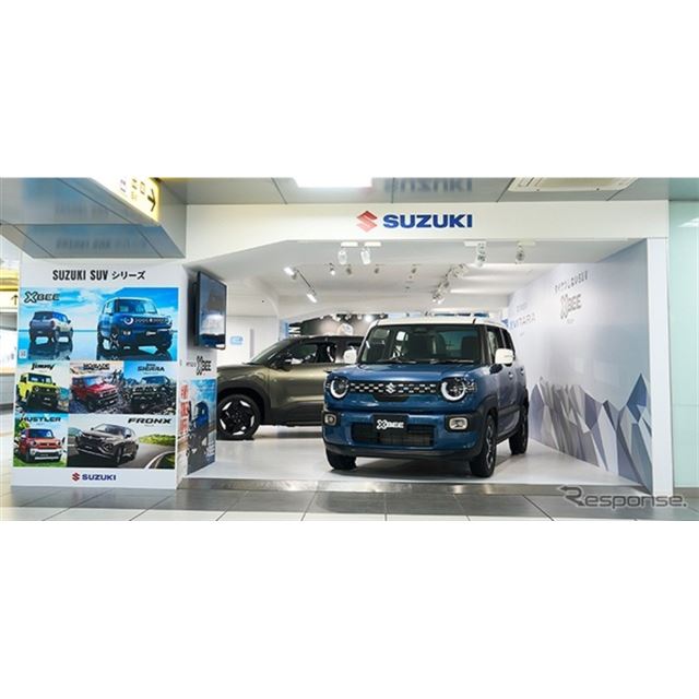スズキは10月3日、コンパクトカーの『クロスビー』改良新型の展示を、新幹線浜松駅コンコースで開始したと...