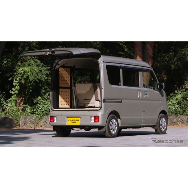 日産モータースポーツ&カスタマイズは10月14日、『クリッパーバン』をベースに、荷室スペースを目的に応じ...