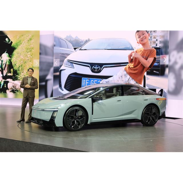 トヨタ自動車は2025年10月29日、ジャパンモビリティショー2025（会期：11月9日まで）の会場でプレスカンフ...
