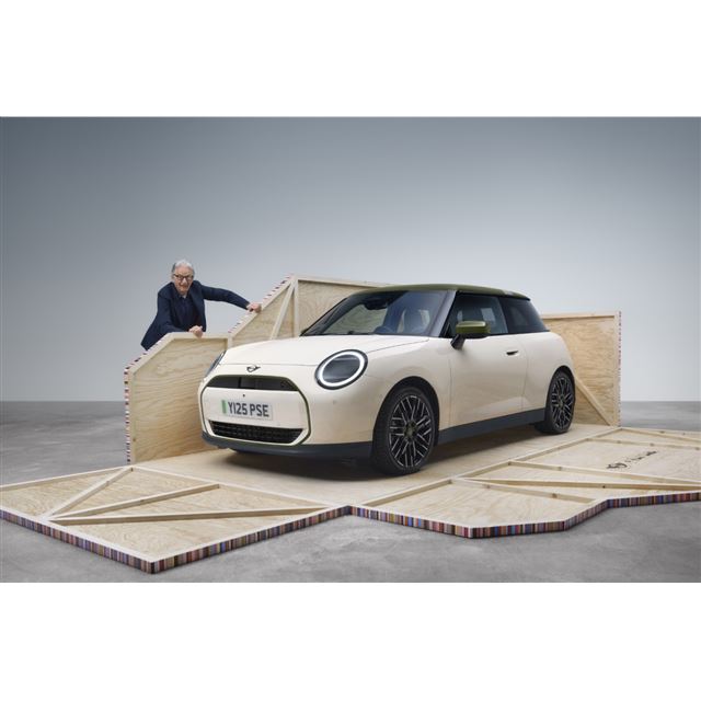 BMWジャパンは2025年10月29日、「MINIクーパー」に「Paul Smith Edition（ポール・スミスエディション）」...
